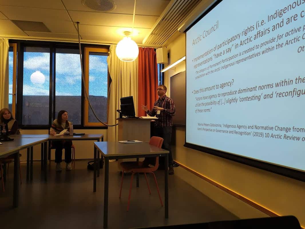 Romain Chuffart presenting on the Arctic Council in a lecture room in Tromsø