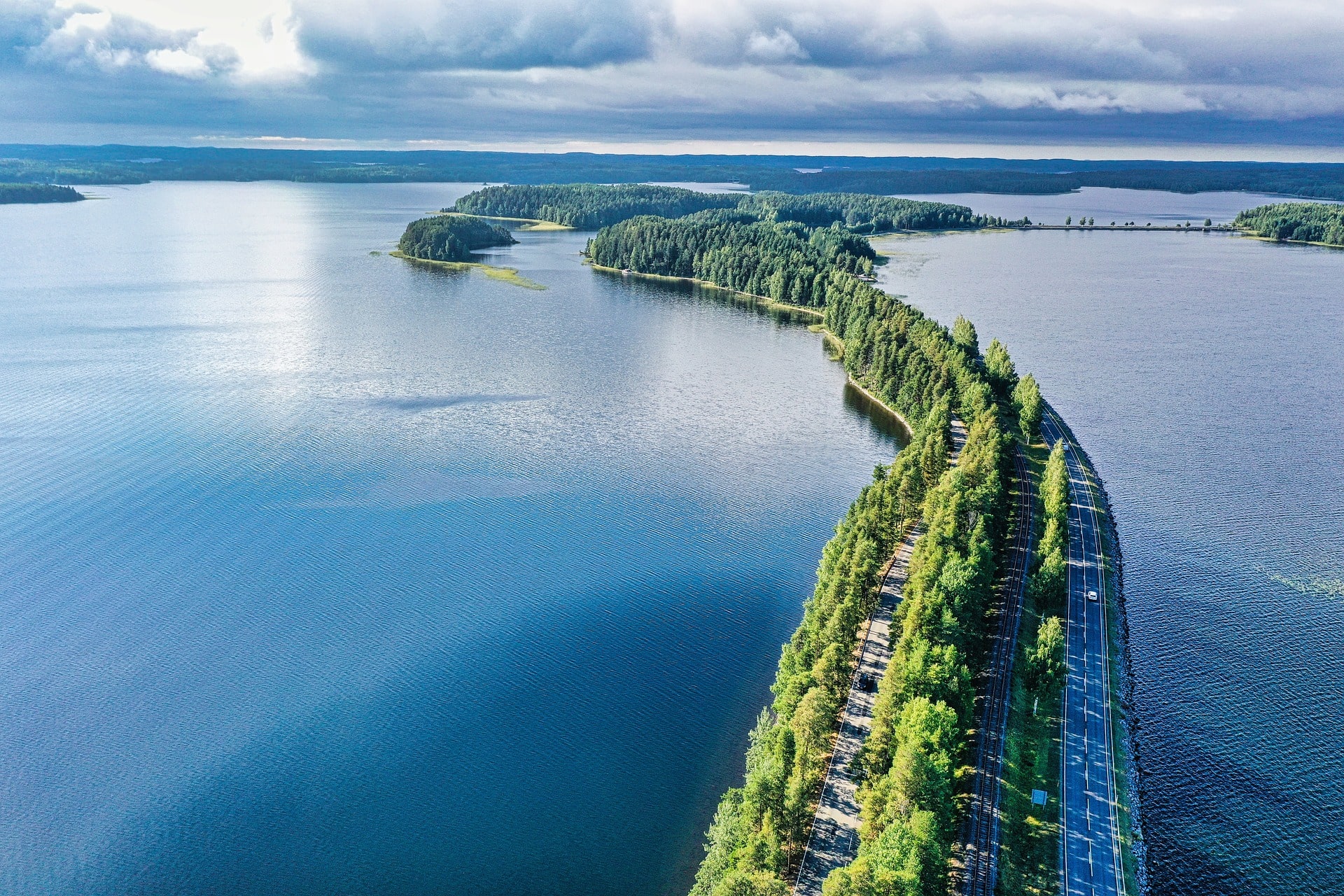 A ridge in the lake divides the lake into two parts